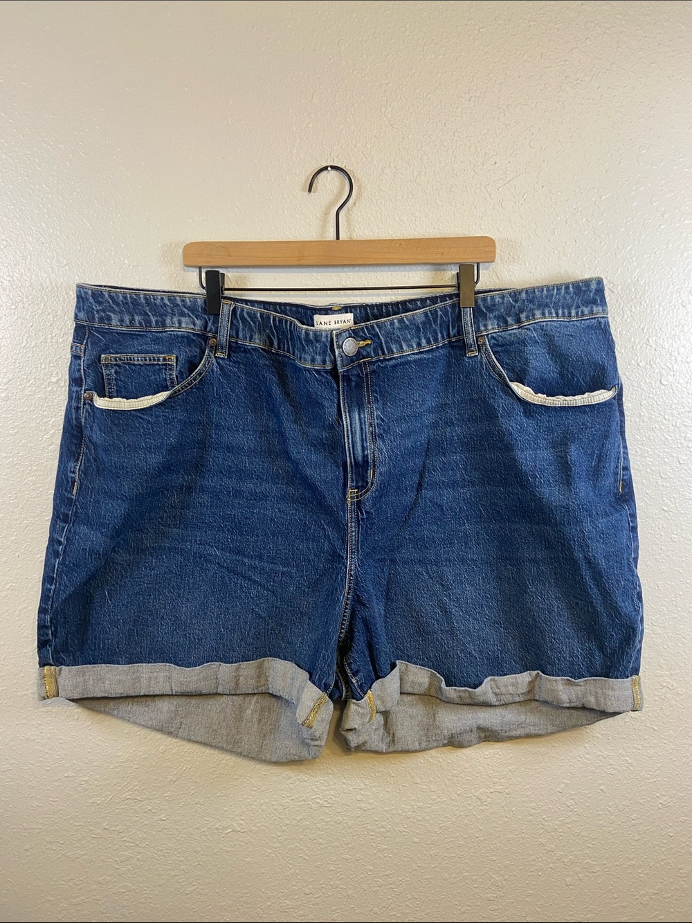 Lane Bryant Chic Casual Festival Beach Rolled Cuff Hem Short Size 28